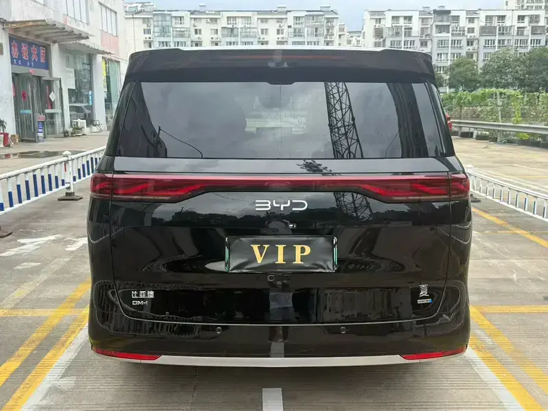 2025 BYD Xia (M9) с пробегом 2 000 км