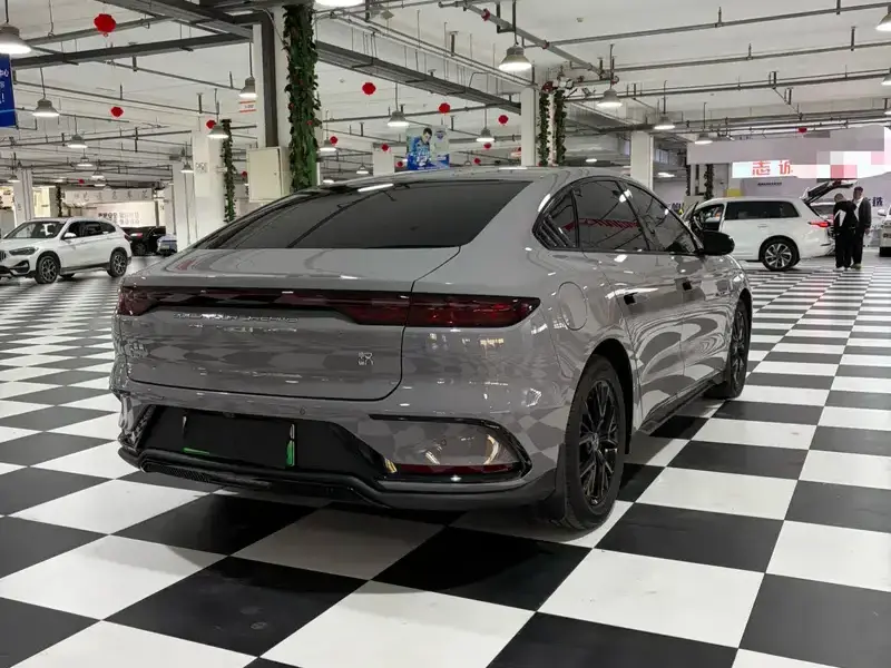 2025 BYD Han с пробегом 15 000 км