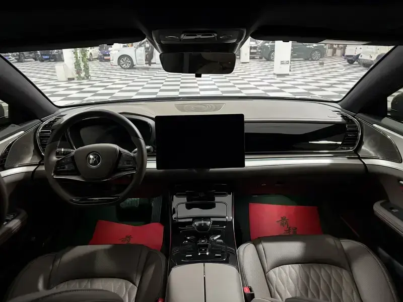 2025 BYD Han с пробегом 15 000 км