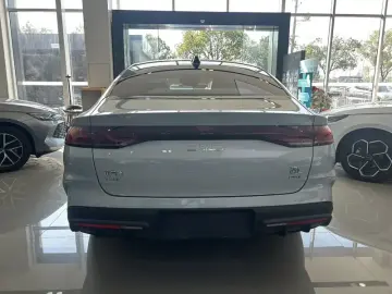 2025 BYD Qin L с пробегом 5 000 км