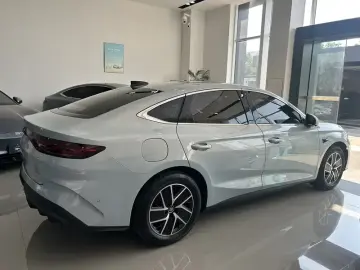 2025 BYD Qin L с пробегом 5 000 км