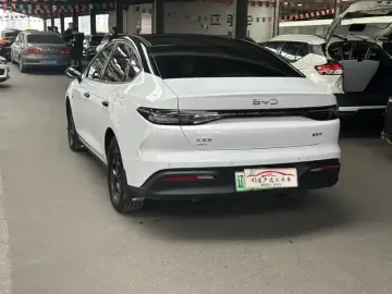 2025 BYD Seal 05 с пробегом 28 000 км