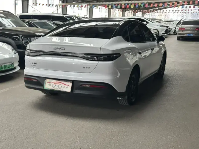 2025 BYD Seal 05 с пробегом 28 000 км