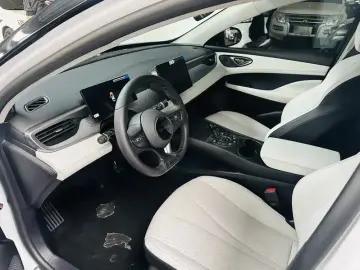 2025 BYD Seal 05 с пробегом 28 000 км