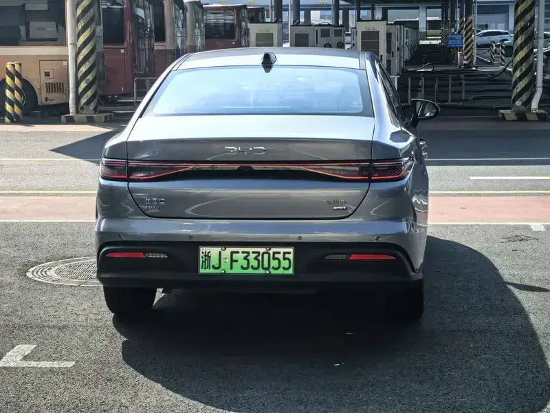 2025 BYD Seal 05 с пробегом 10 800 км