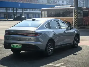 2025 BYD Seal 05 с пробегом 10 800 км