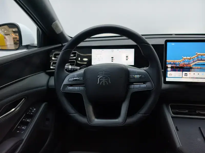 2025 BYD Qin L с пробегом 7 100 км