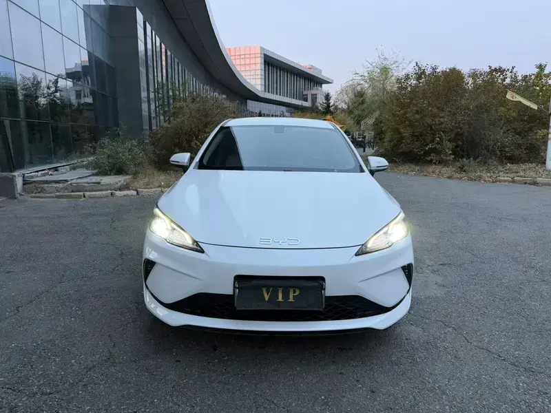 2025 BYD Seal 05 с пробегом 10 000 км