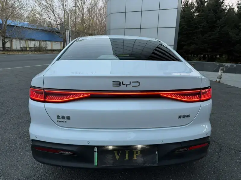 2025 BYD Seal 05 с пробегом 10 000 км