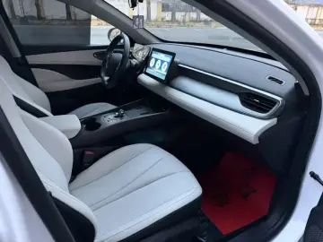 2025 BYD Seal 05 с пробегом 10 000 км