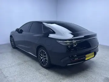 2024 BYD Seal 07 с пробегом 24 000 км