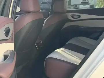 2026 BYD Seal 07 с пробегом 9 800 км