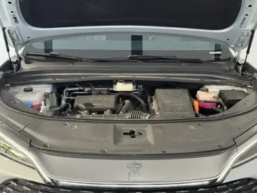 2025 BYD Song L с пробегом 12 000 км