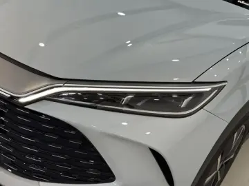 2025 BYD Song L с пробегом 12 000 км