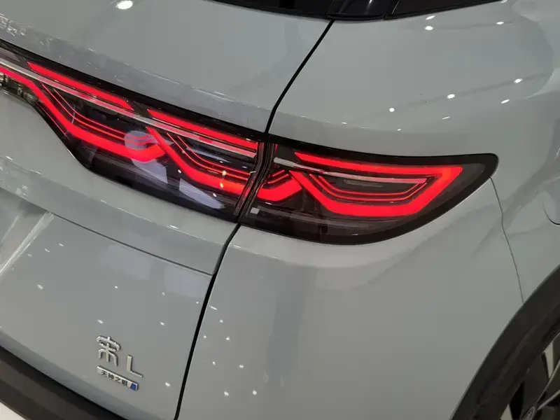 2025 BYD Song L с пробегом 12 000 км