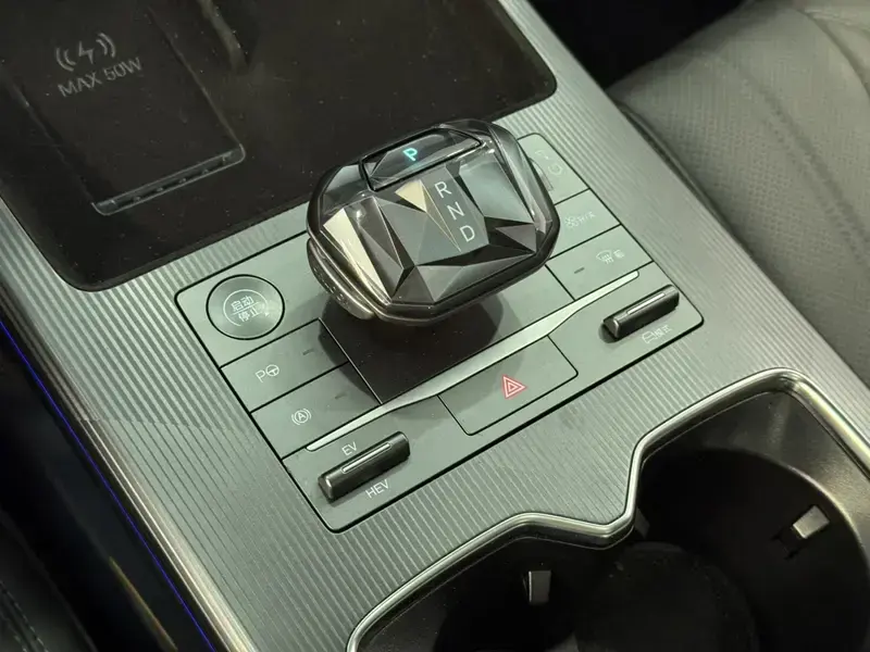 2025 BYD Song L с пробегом 12 000 км
