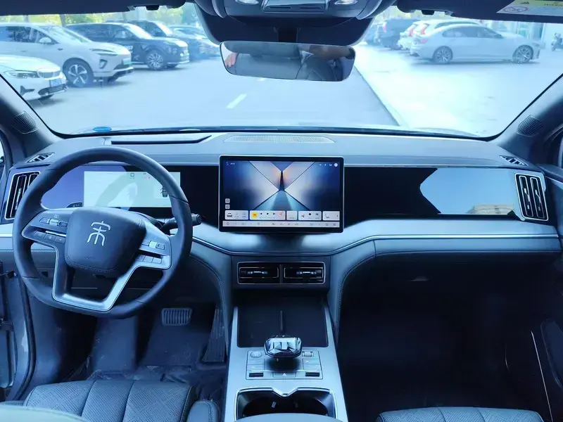 2025 BYD Song L с пробегом 22 000 км