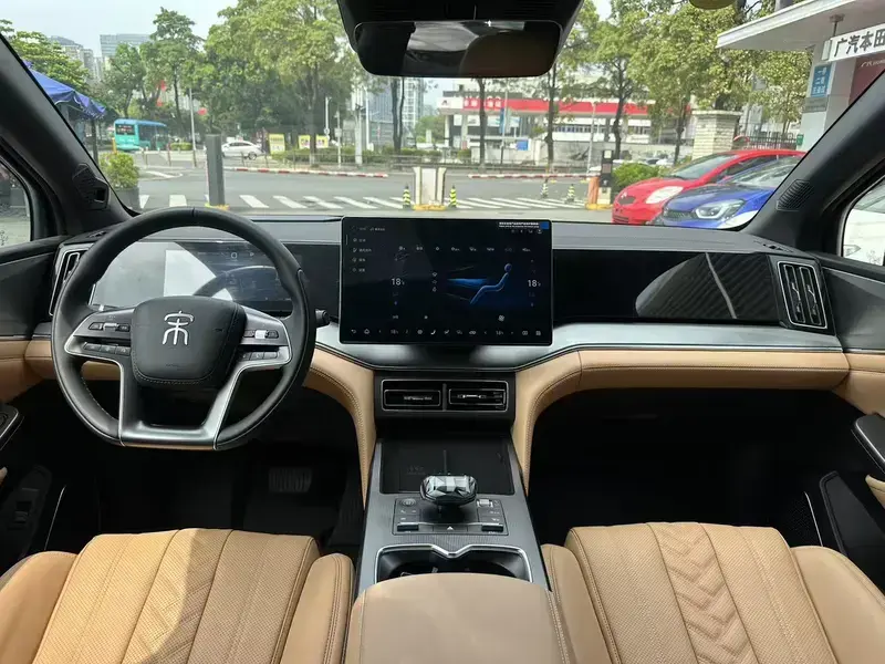 2024 BYD Song L с пробегом 10 800 км