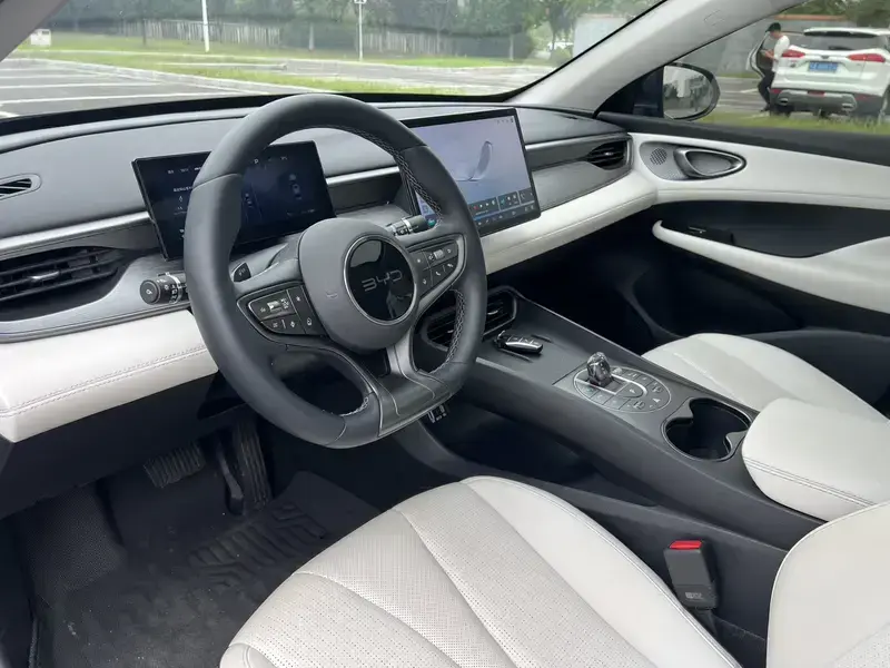 2025 BYD Seal 05 с пробегом 17 000 км