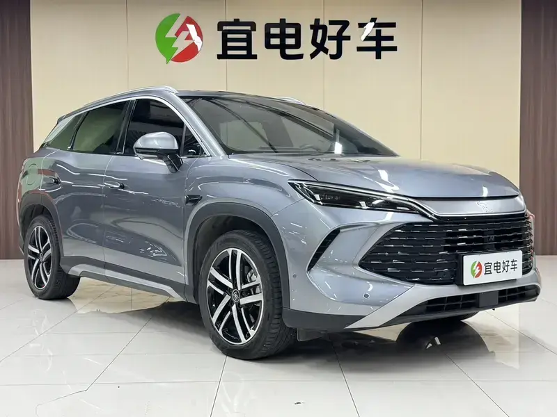 2025 BYD Song L с пробегом 22 000 км