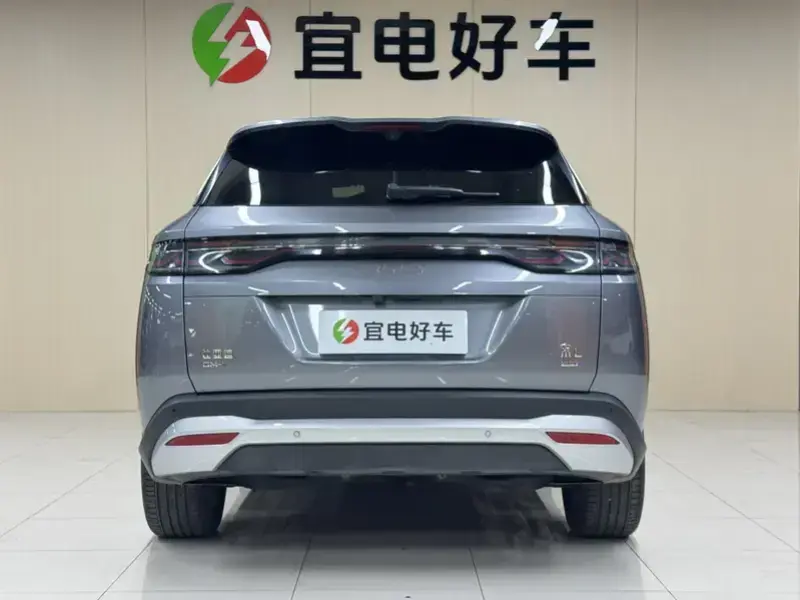 2025 BYD Song L с пробегом 22 000 км