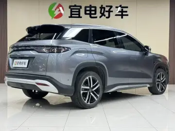 2025 BYD Song L с пробегом 22 000 км