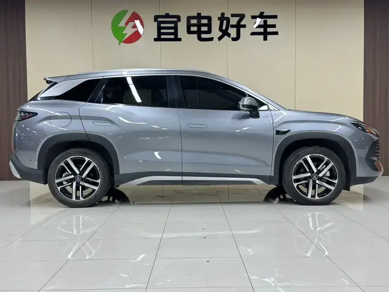 2025 BYD Song L с пробегом 22 000 км