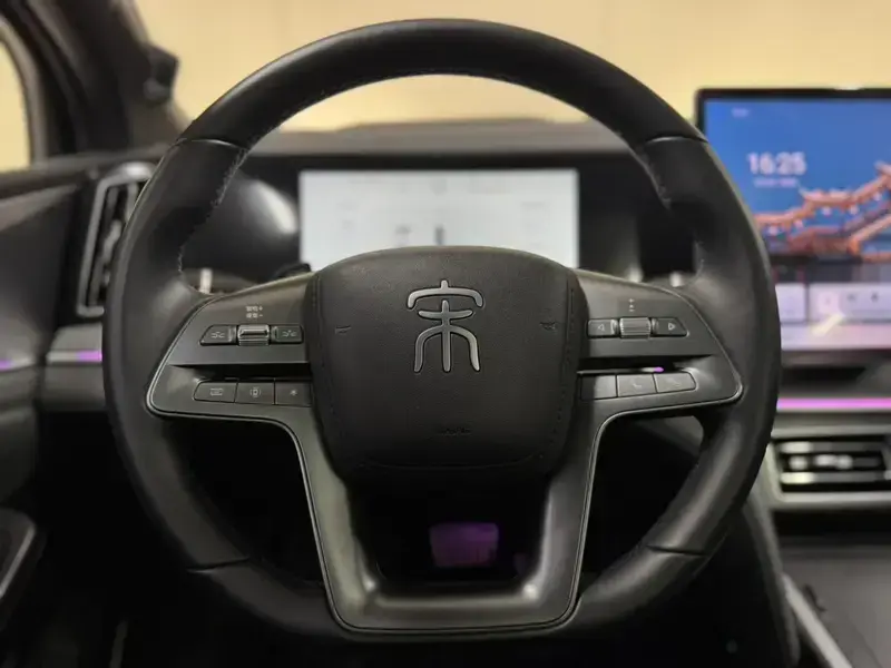 2025 BYD Song L с пробегом 22 000 км