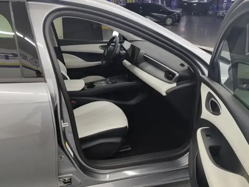 2025 BYD Seal 05 с пробегом 35 000 км