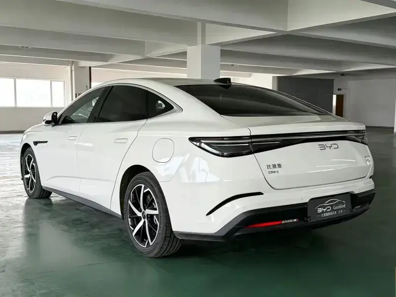 2026 BYD Seal 07 с пробегом 12 800 км