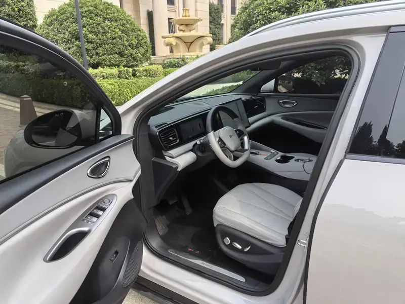 2025 BYD Sea Lion 06 с пробегом 8 000 км