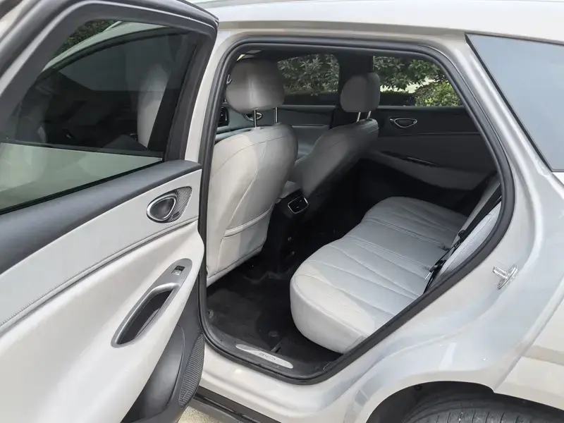 2025 BYD Sea Lion 06 с пробегом 8 000 км