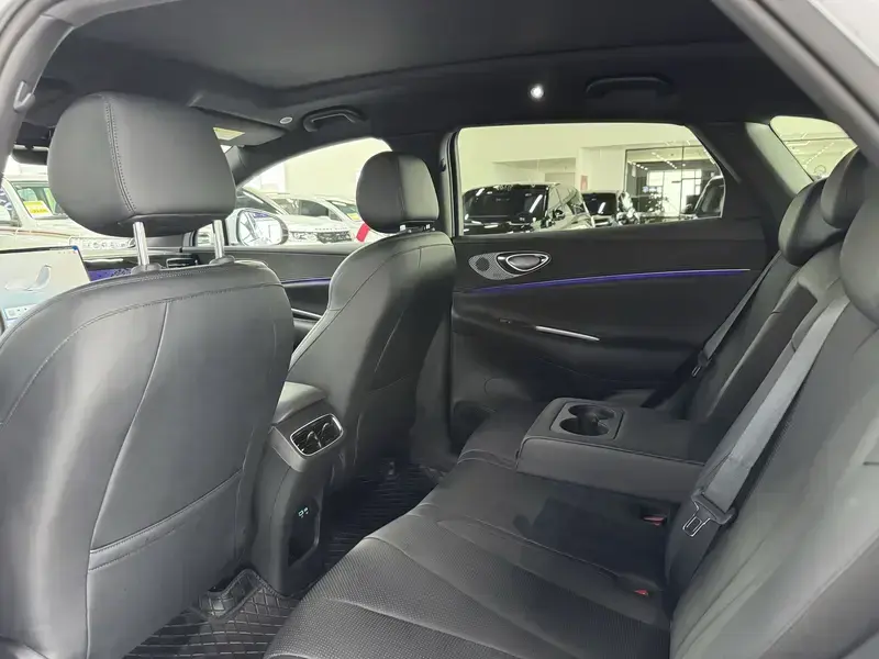 2025 BYD Sea Lion 06 с пробегом 8 000 км