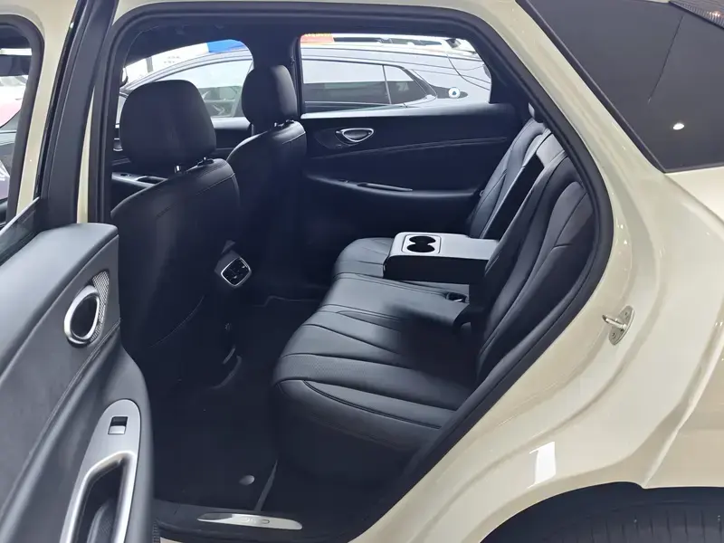 2025 BYD Sea Lion 06 с пробегом 1 500 км