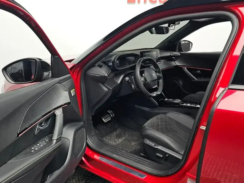 2023 Peugeot 2008 с пробегом 27 670 км