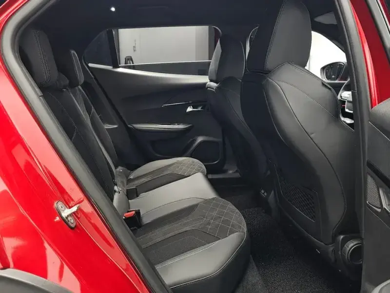 2023 Peugeot 2008 с пробегом 27 670 км