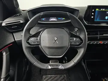2023 Peugeot 2008 с пробегом 27 670 км