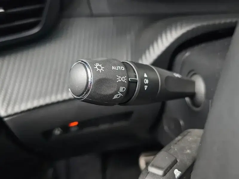 2023 Peugeot 2008 с пробегом 27 670 км