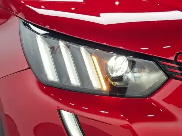 2023 Peugeot 2008 с пробегом 27 670 км