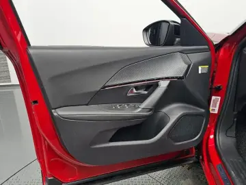 2023 Peugeot 2008 с пробегом 27 670 км