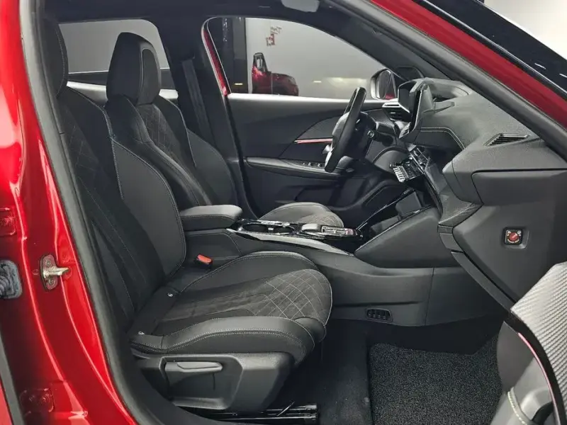 2023 Peugeot 2008 с пробегом 27 670 км