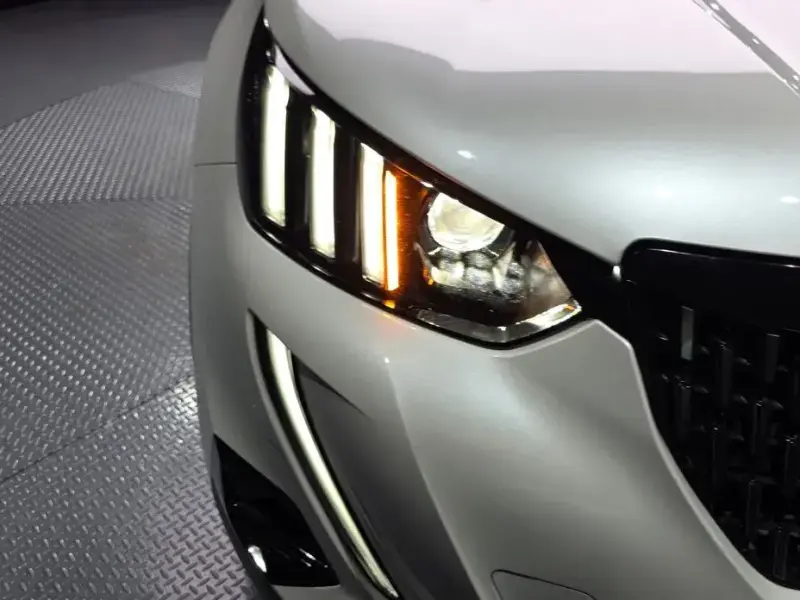 2021 Peugeot 2008 с пробегом 102 739 км