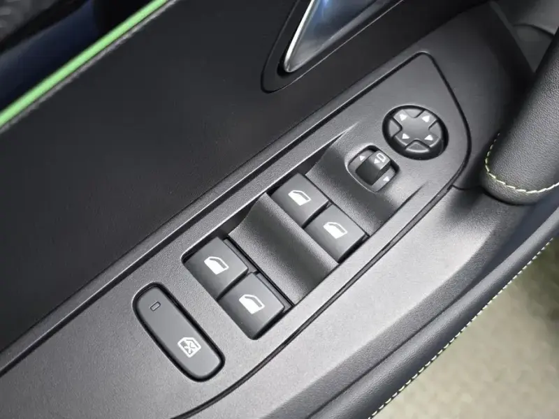2023 Peugeot 2008 с пробегом 29 389 км