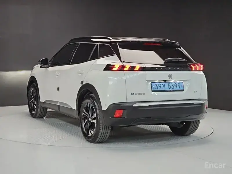 2023 Peugeot 2008 с пробегом 11 879 км