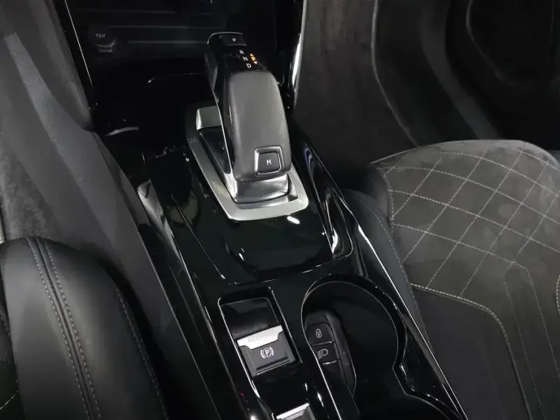 2021 Peugeot 2008 с пробегом 40 428 км