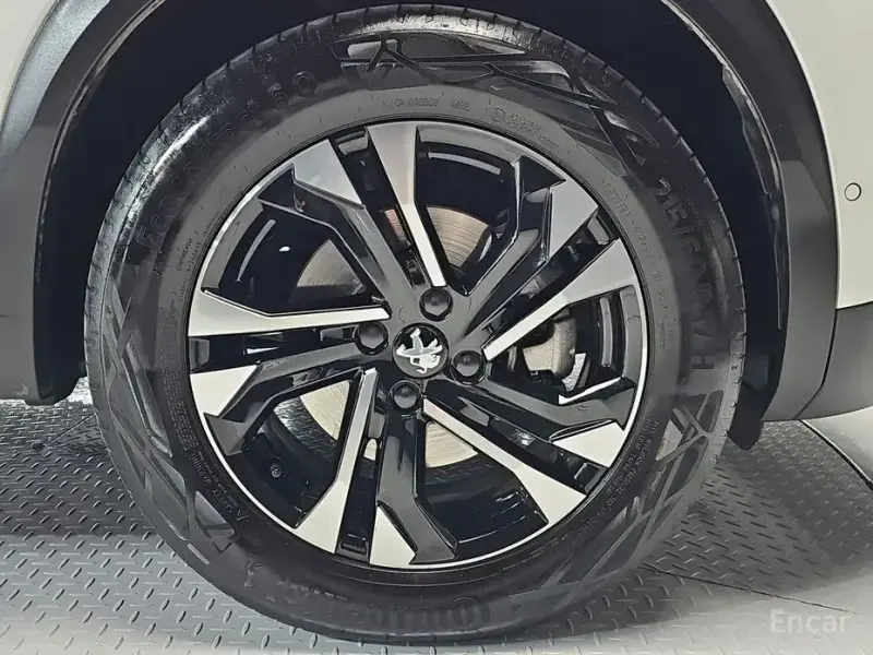 2023 Peugeot 2008 с пробегом 11 879 км