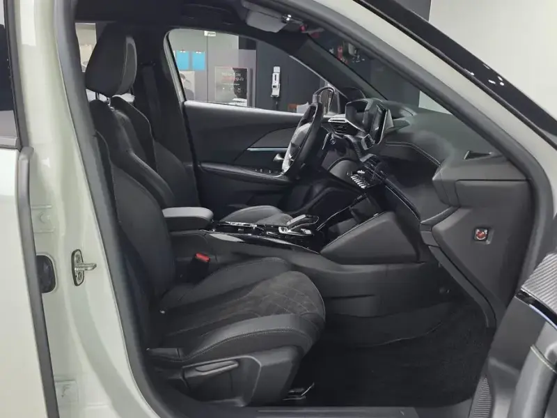 2021 Peugeot 2008 с пробегом 40 428 км
