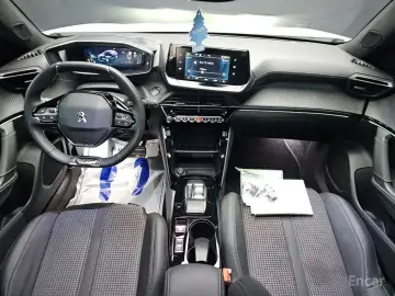 2023 Peugeot 2008 с пробегом 11 879 км