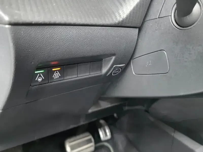 2021 Peugeot 2008 с пробегом 40 428 км