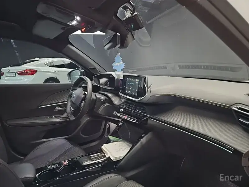 2023 Peugeot 2008 с пробегом 11 879 км